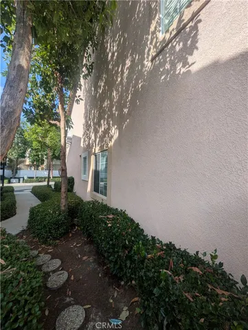 a view of yard with green space