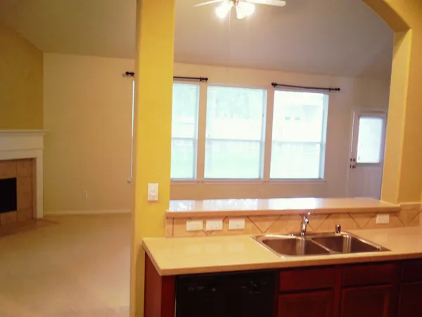 $2,550 | 114 Bryce Branch Circle, The Woodlands, TX 77382