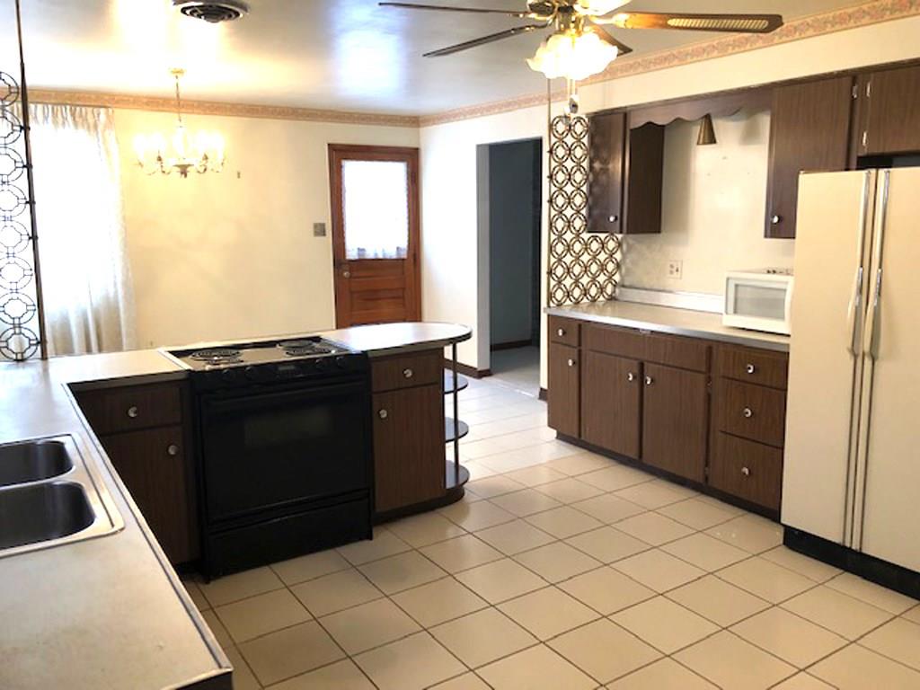 5572 Aiken Road McKees Rocks, PA 15136 - Photo 3 of 24