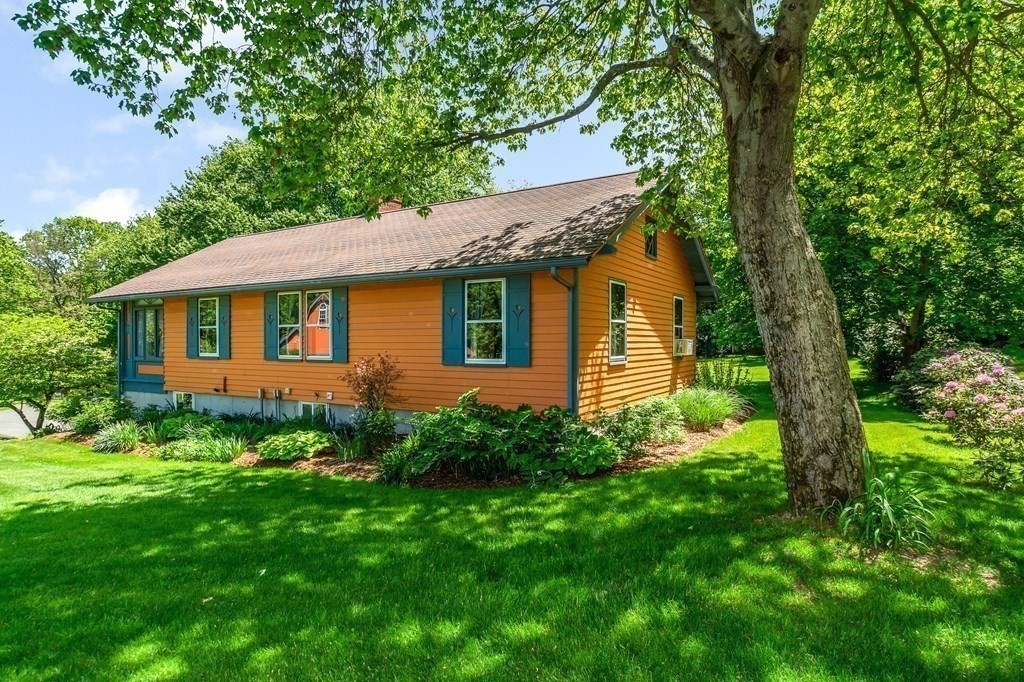 97 Maple Street Middleton, MA 01949 - Photo 5 of 41 Gallery Image 5