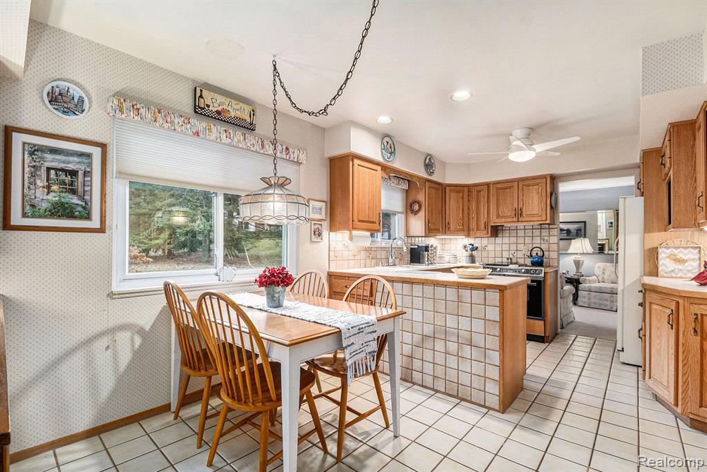 1129 Dolliver Street Rochester Hills, MI 48306 - Photo 13 of 48