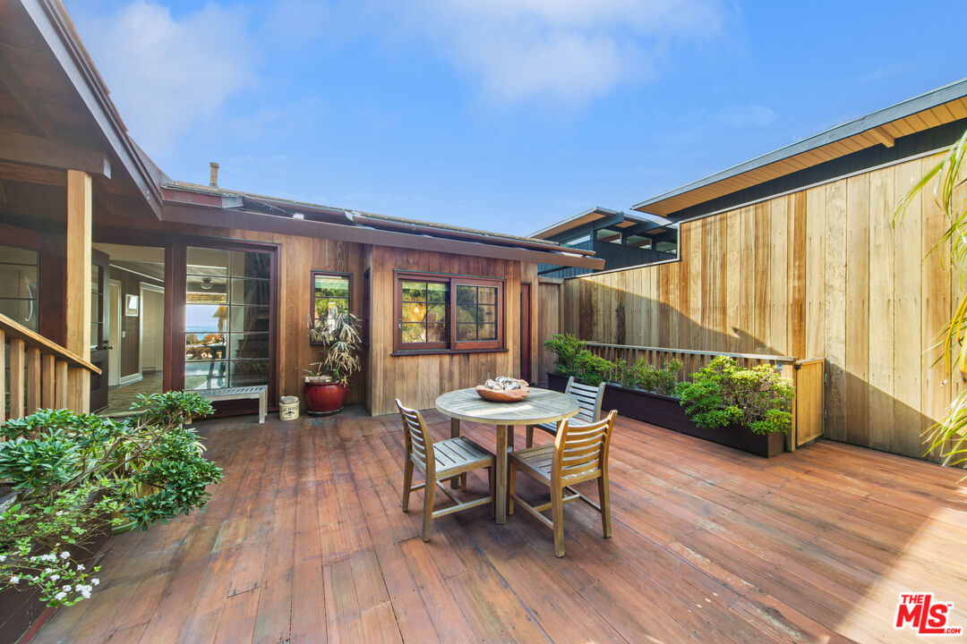 24542 Malibu Road Malibu, CA 90265 - Photo 16 of 21