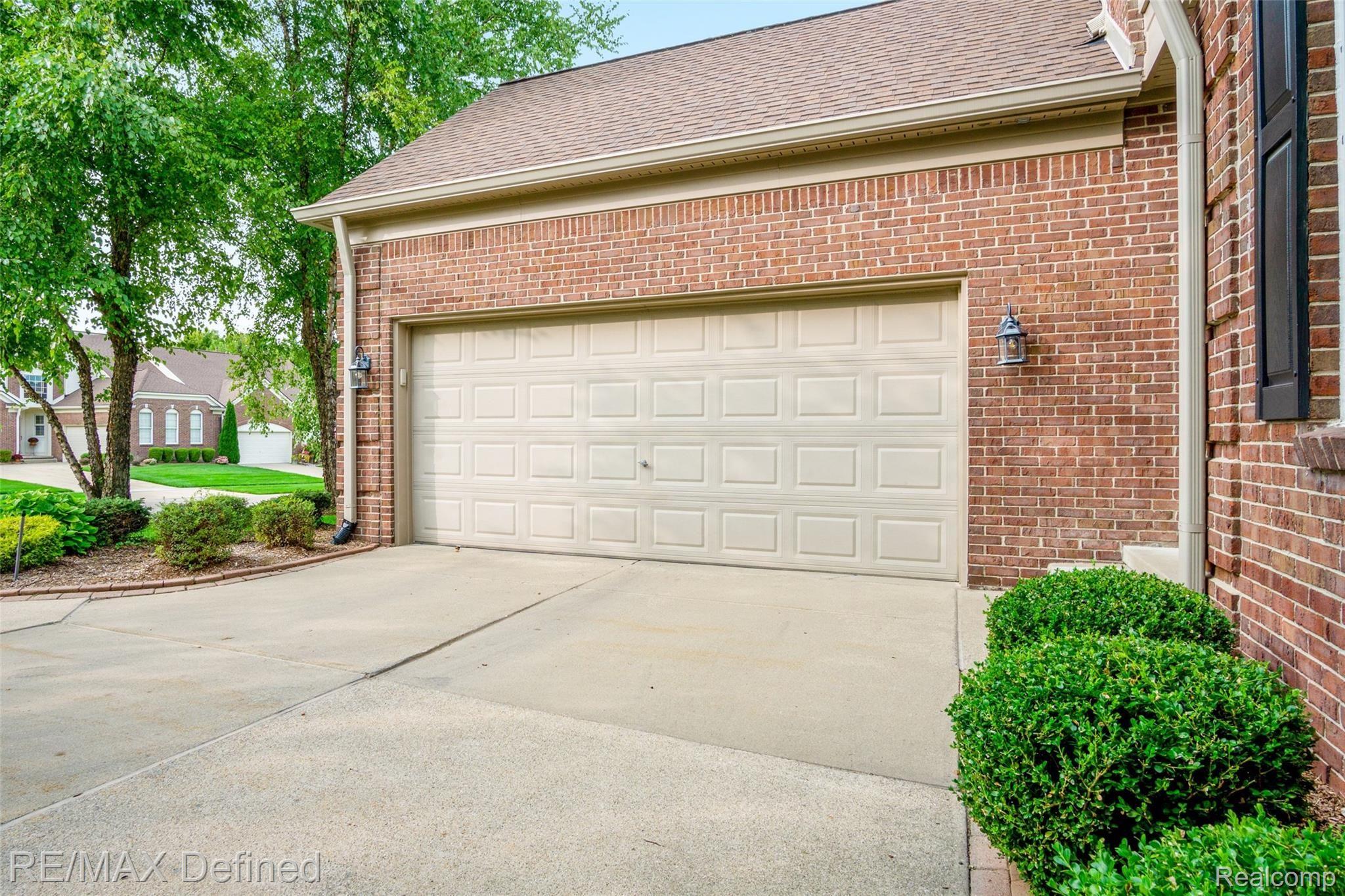 1606 Boulder Court Rochester, MI 48306 - Photo 3 of 43 1606-Boulder-Ct-5.jpg