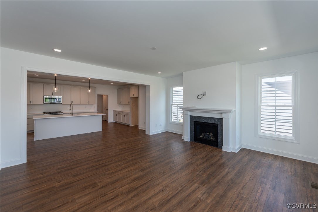 215 Thorncliff Road Ashland, VA 23005 - Photo 3 of 18 MOVE-IN READY NOW!