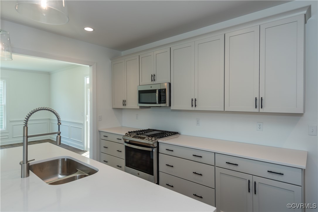 215 Thorncliff Road Ashland, VA 23005 - Photo 4 of 18 MOVE-IN READY NOW!