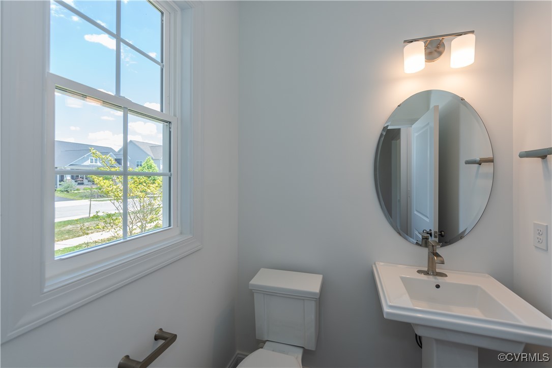 215 Thorncliff Road Ashland, VA 23005 - Photo 10 of 18 MOVE-IN READY NOW!
