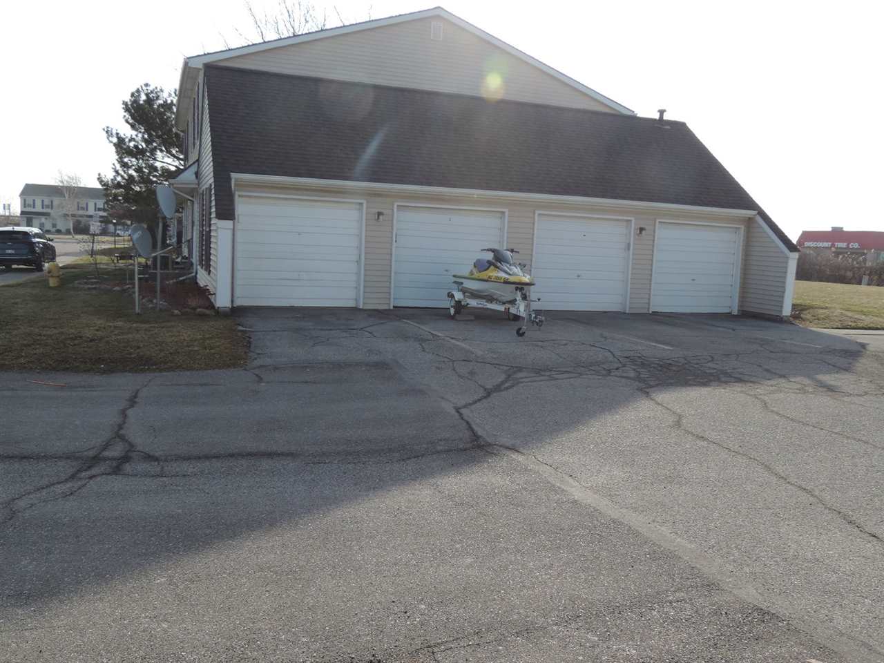 28296 Raleigh Crescent New Baltimore, MI 48051 - Photo 3 of 25 50036583-2.JPG