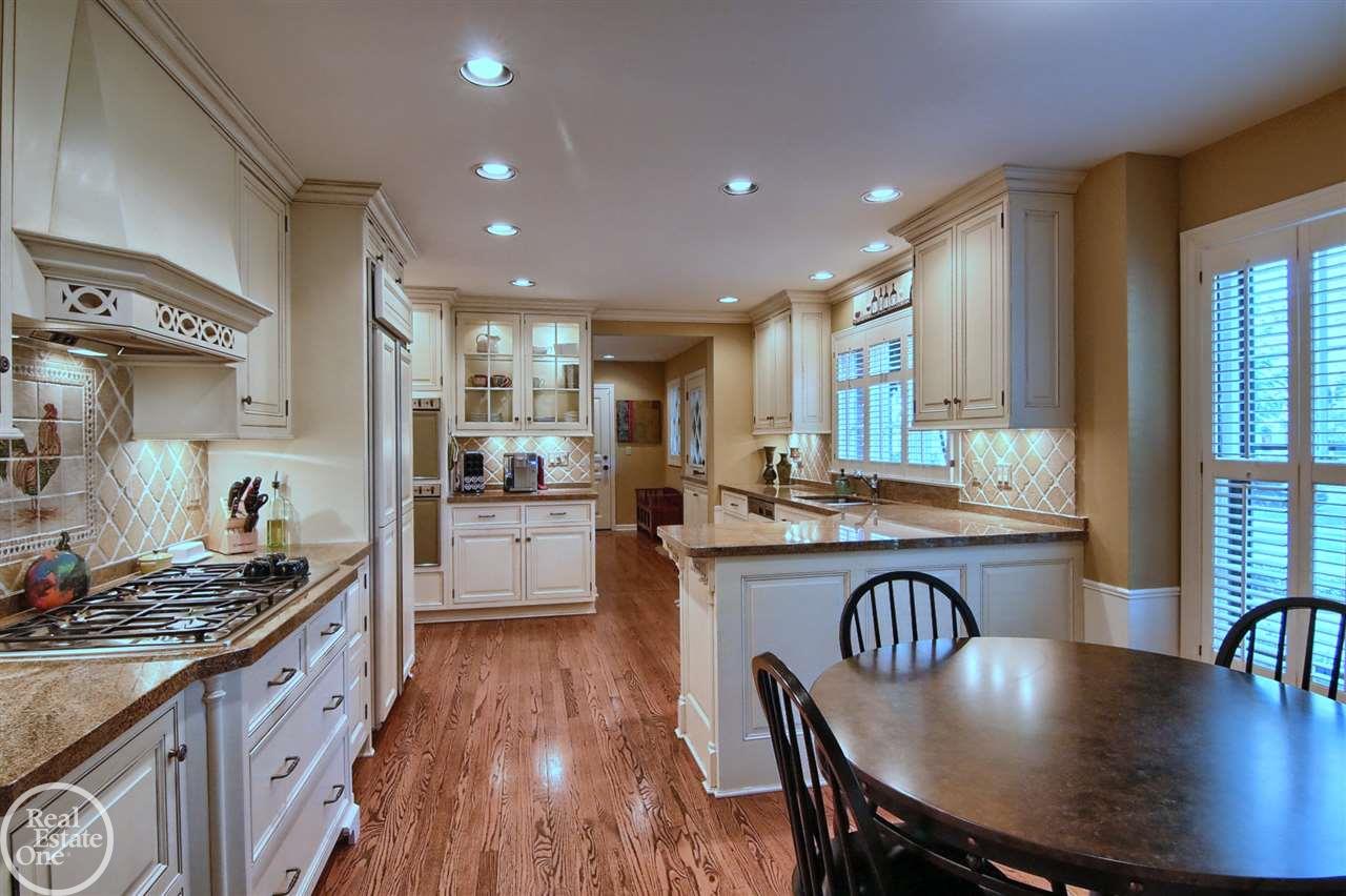 85 Stephens Road Grosse Pointe, MI 48236 - Photo 12 of 33
