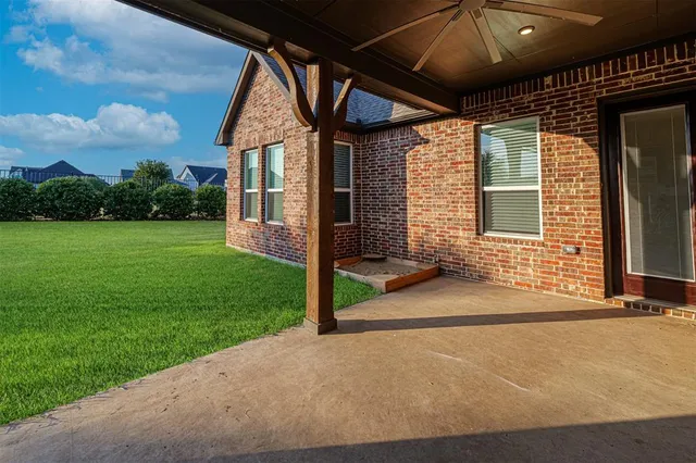 a view of house with backyard and porch