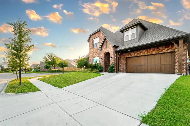 a view of backyard with trampoline