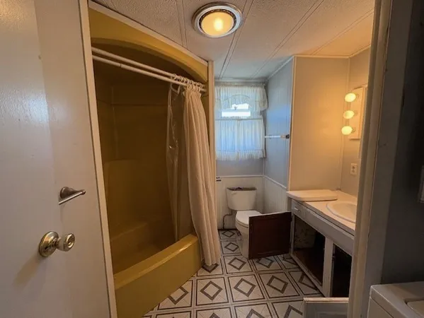 $95,000 | 300 East Washington Street, Unit 11R, North Attleboro, MA 02760