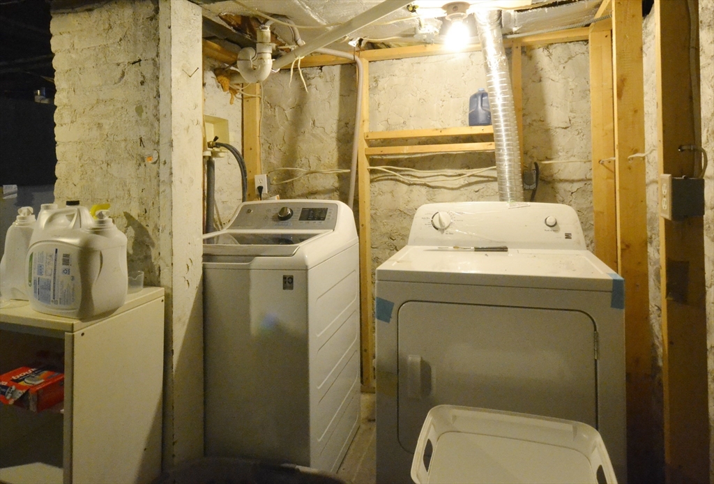 118 King Philip Road Worcester, MA 01606 - Photo 24 of 28 a bathroom with a sink a toilet and shower