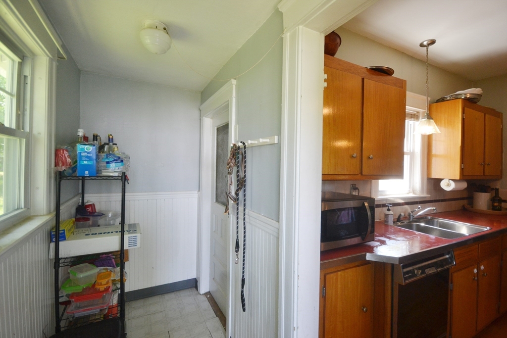 118 King Philip Road Worcester, MA 01606 - Photo 4 of 28 a kitchen that has a lot of cabinets in it