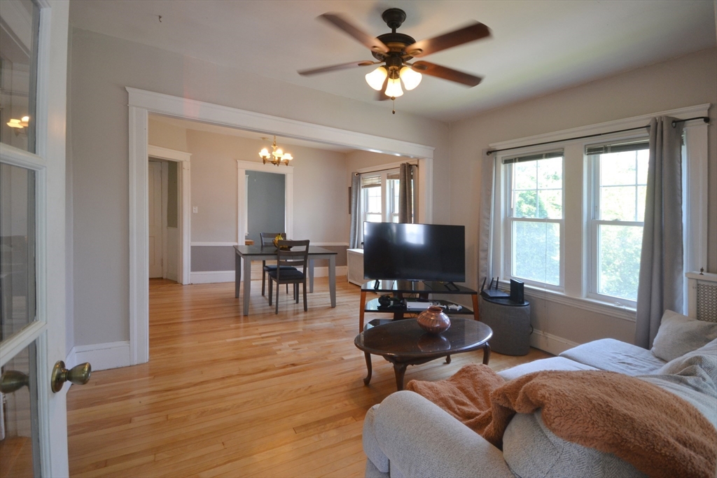 118 King Philip Road Worcester, MA 01606 - Photo 10 of 28 a living room with furniture and a flat screen tv
