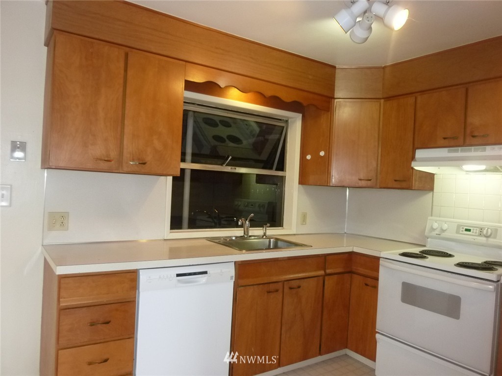 2501 Northeast 9th Street Renton, WA 98056 - Photo 11 of 24