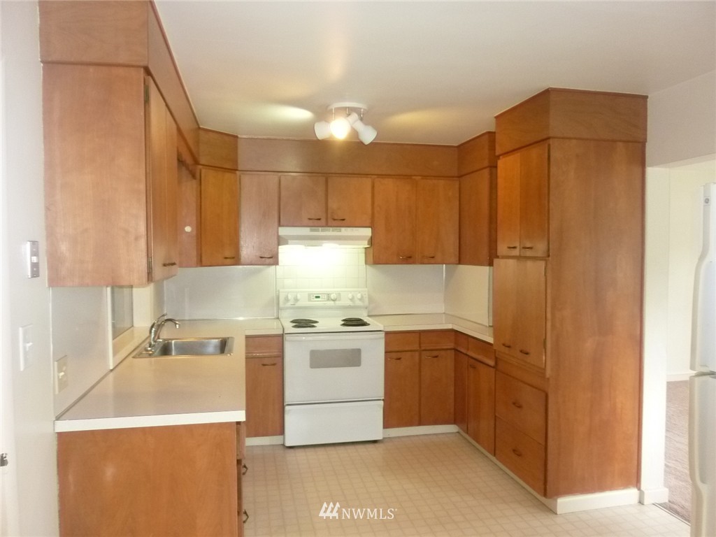 2501 Northeast 9th Street Renton, WA 98056 - Photo 13 of 24