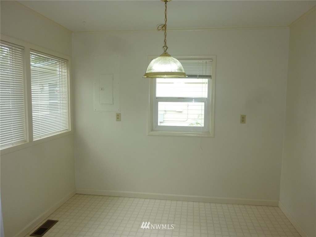 2501 Northeast 9th Street Renton, WA 98056 - Photo 14 of 24