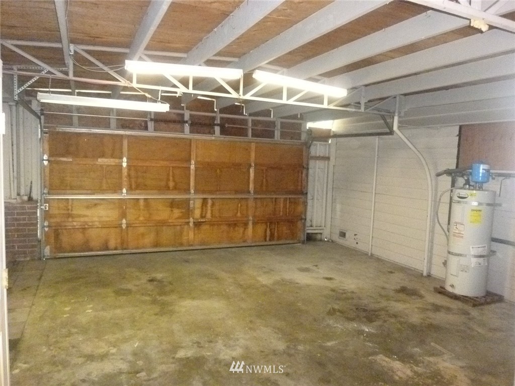 2501 Northeast 9th Street Renton, WA 98056 - Photo 15 of 24