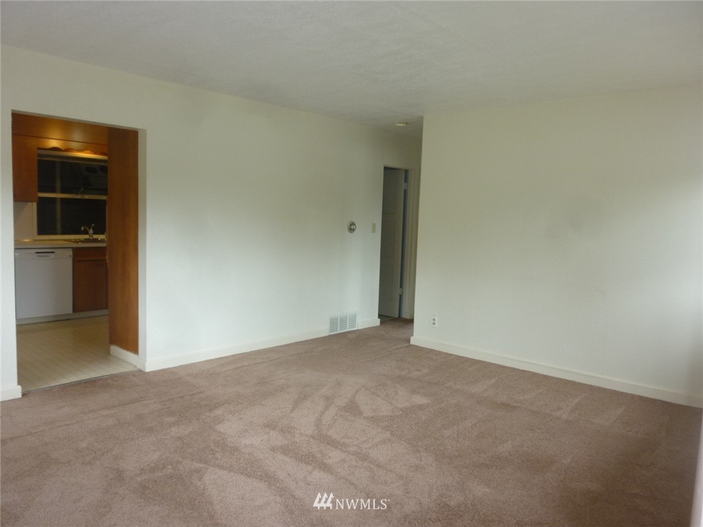 2501 Northeast 9th Street Renton, WA 98056 - Photo 4 of 24