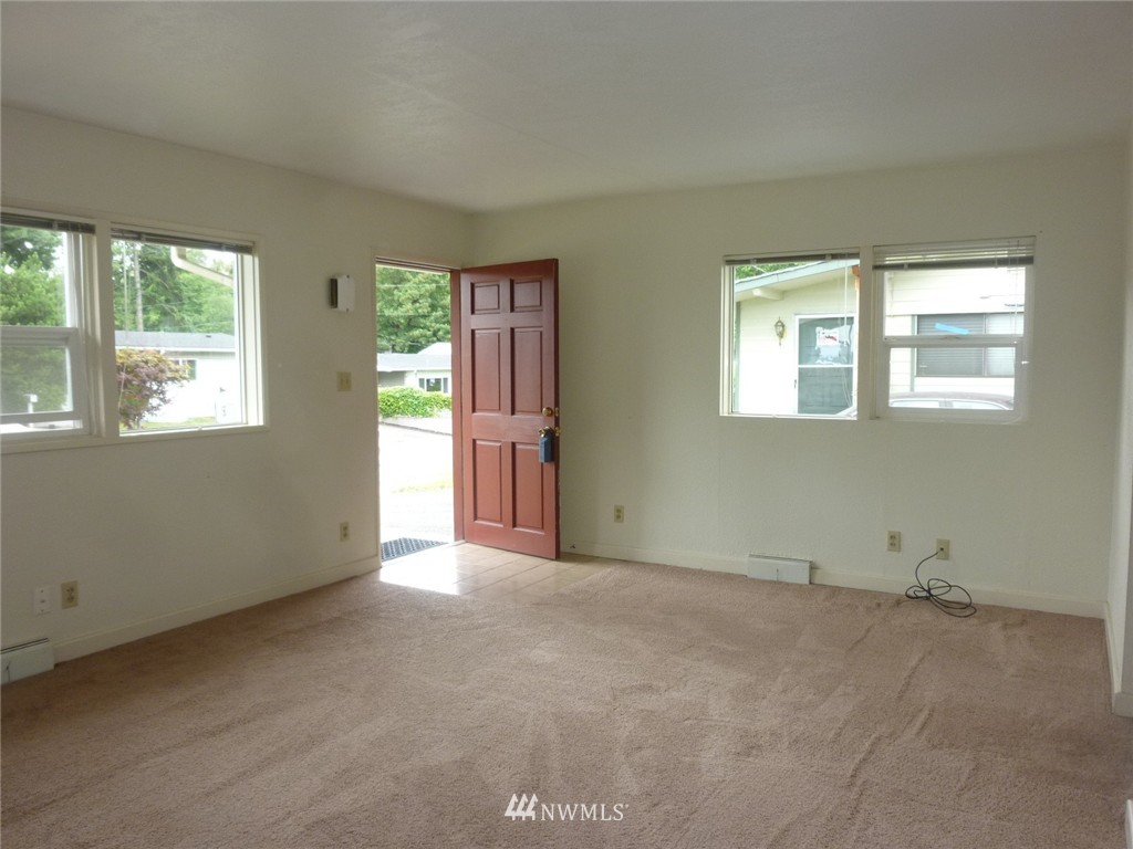 2501 Northeast 9th Street Renton, WA 98056 - Photo 5 of 24