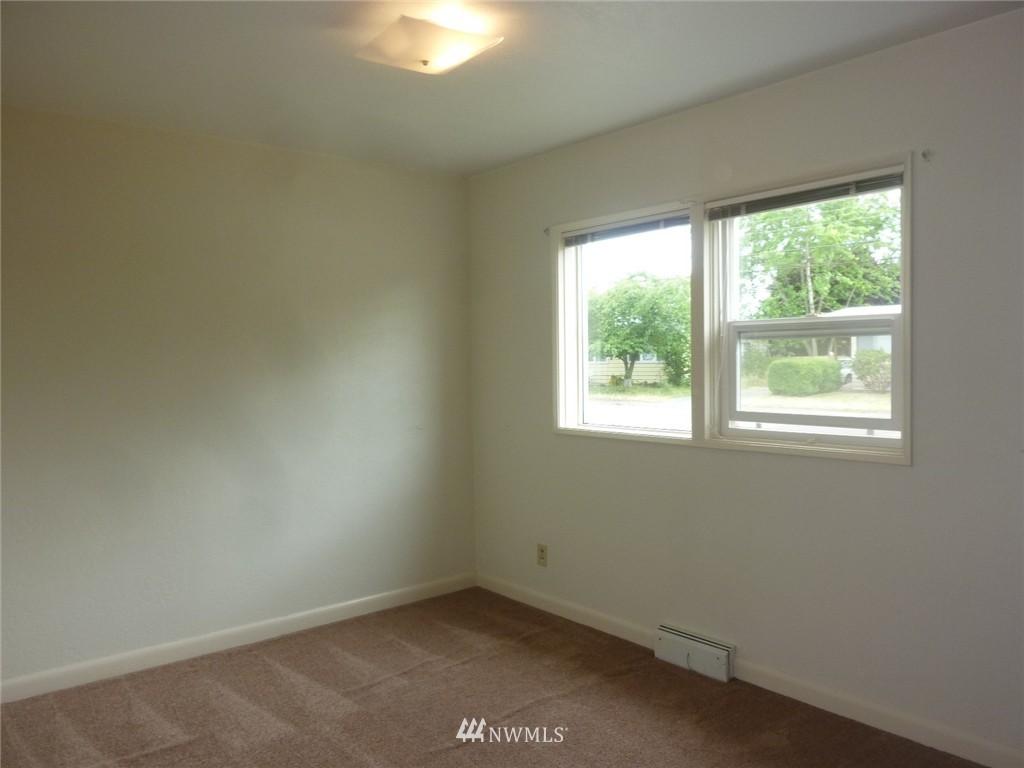 2501 Northeast 9th Street Renton, WA 98056 - Photo 7 of 24