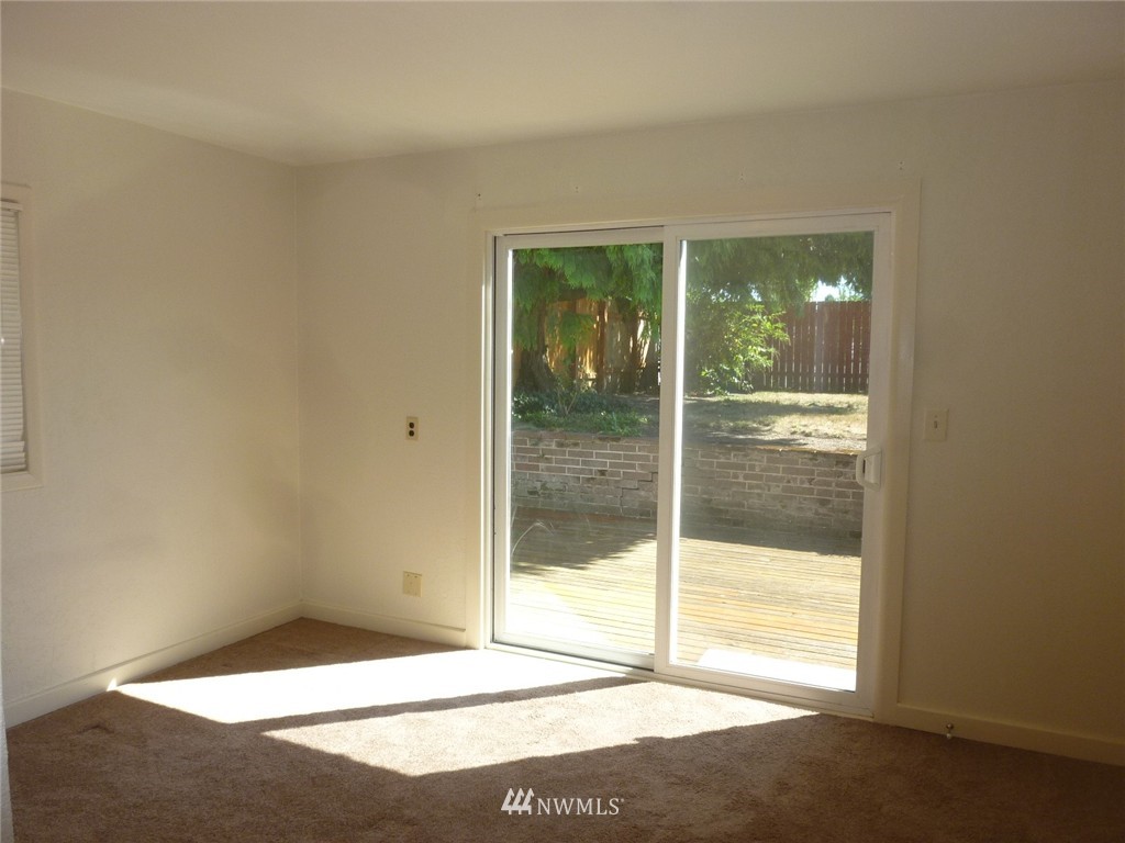2501 Northeast 9th Street Renton, WA 98056 - Photo 8 of 24