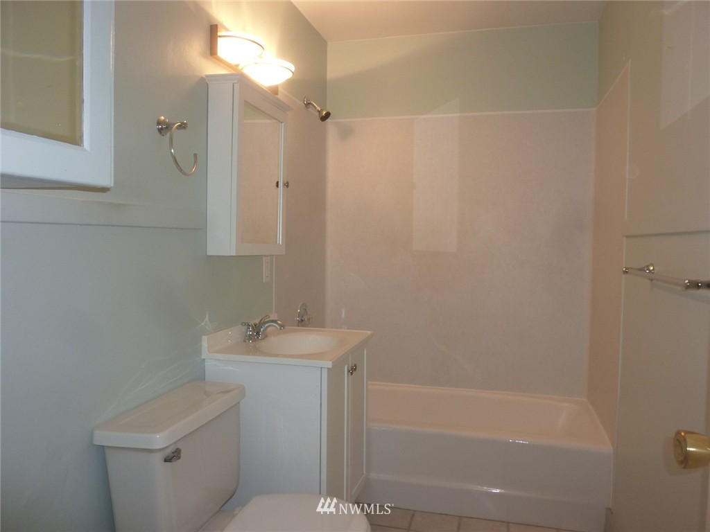2501 Northeast 9th Street Renton, WA 98056 - Photo 9 of 24