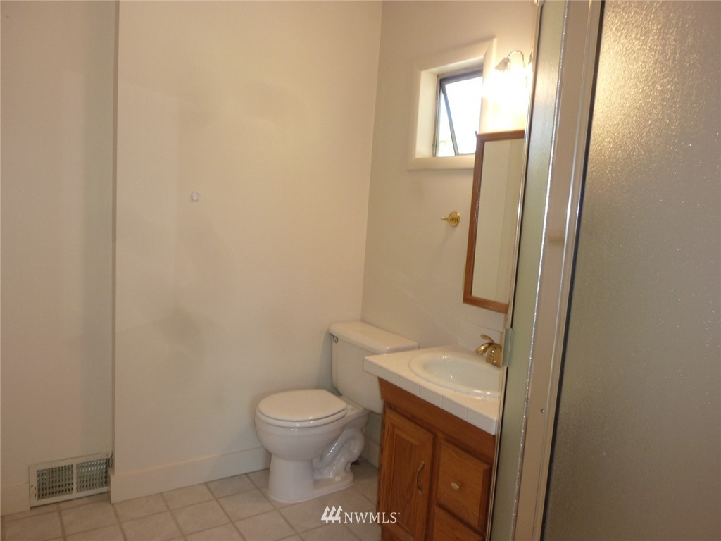 2501 Northeast 9th Street Renton, WA 98056 - Photo 10 of 24