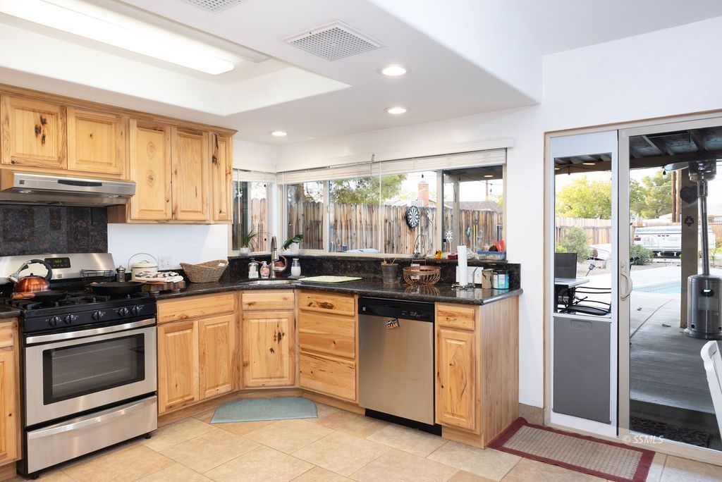 420 Debra Lane Ridgecrest, CA 93555 - Photo 12 of 34 Gallery Image 12