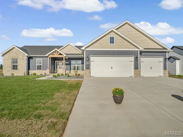 $520,000 | 484 Hayden Drive, Waterloo, IL 62298