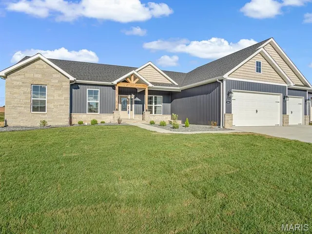 $520,000 | 484 Hayden Drive, Waterloo, IL 62298