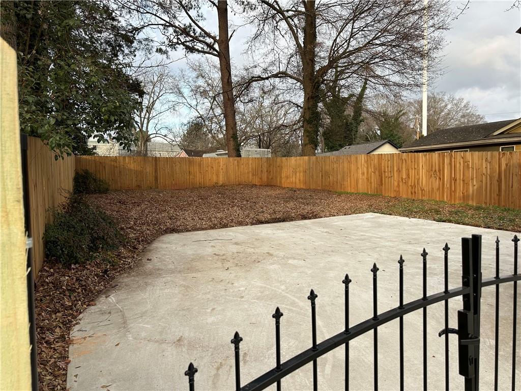 1577 Campbellton Road Southwest Atlanta, GA 30311 - Photo 4 of 23 a view of a backyard