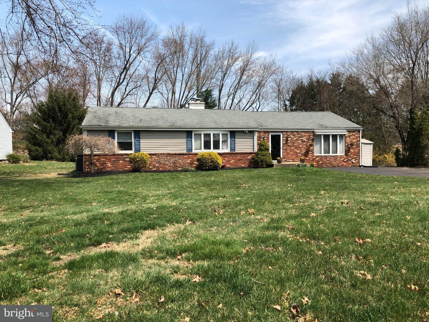 127 Laurel Road Southampton, PA 18966 - Photo 1 of 20 Front Yard