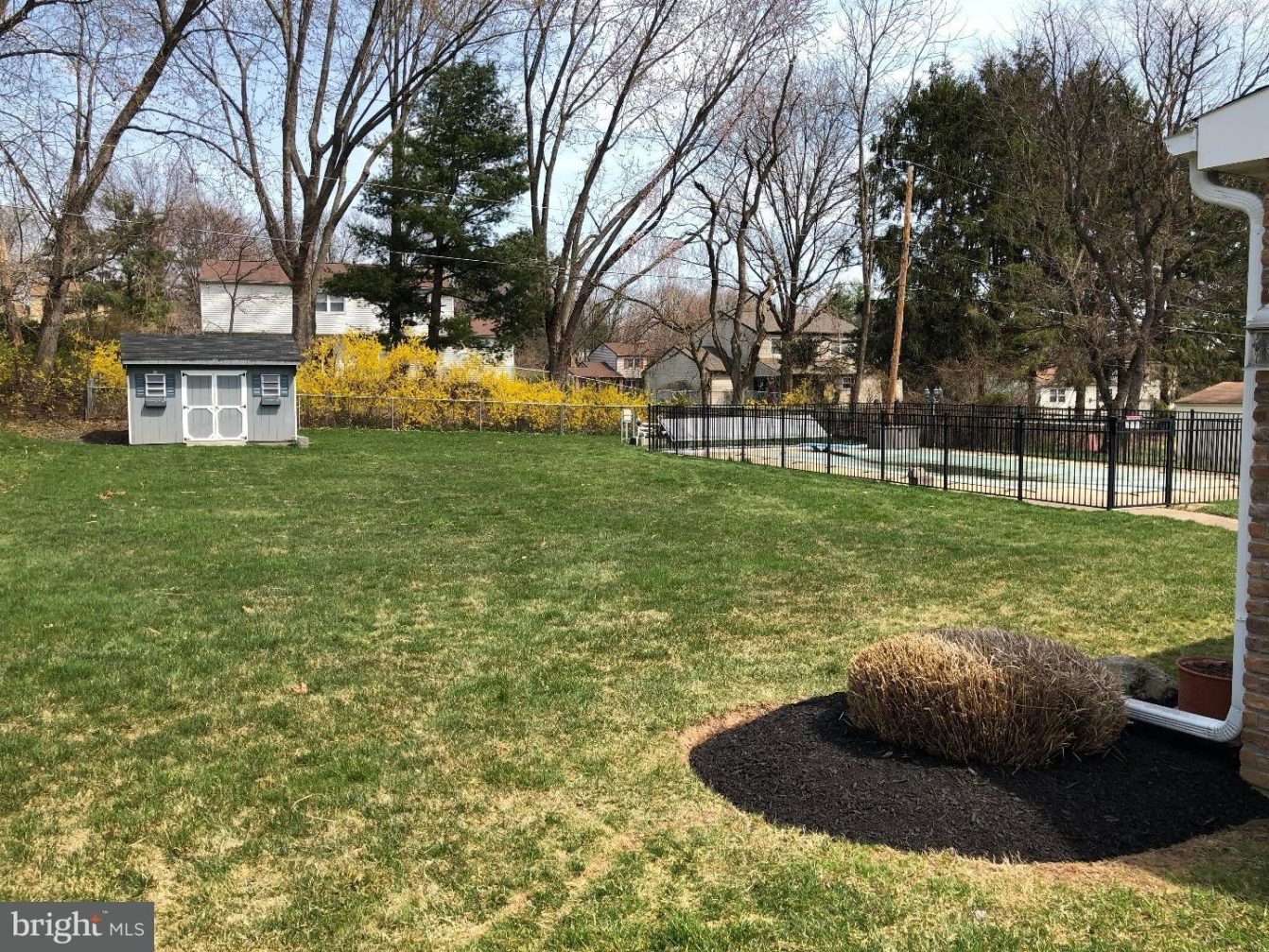 127 Laurel Road Southampton, PA 18966 - Photo 2 of 20 Back Yard