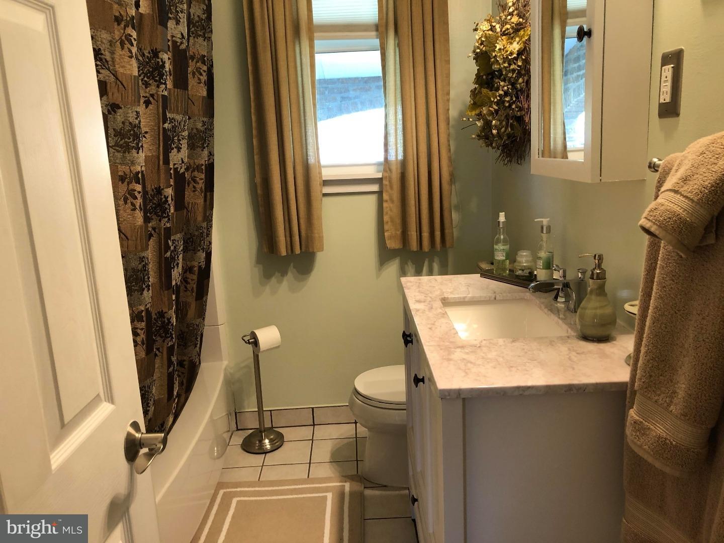 127 Laurel Road Southampton, PA 18966 - Photo 18 of 20 Bathroom