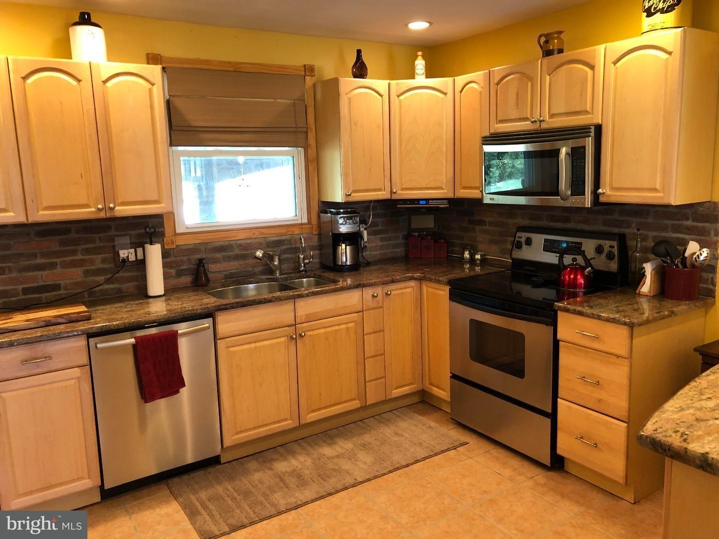 127 Laurel Road Southampton, PA 18966 - Photo 8 of 20 Kitchen