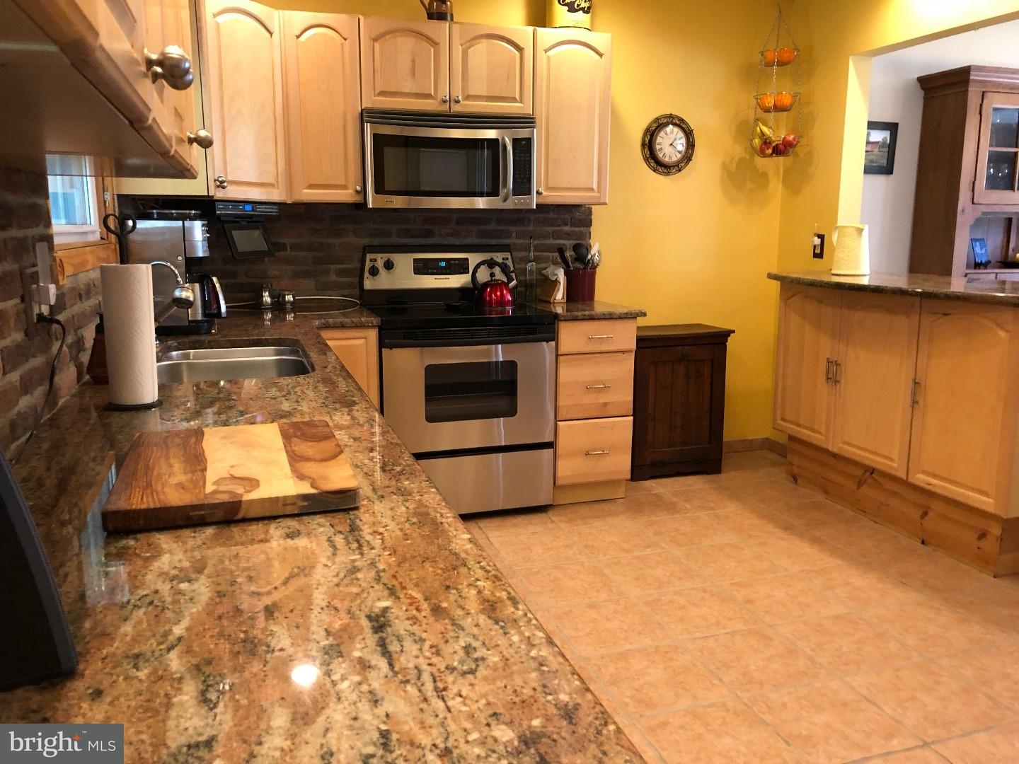 127 Laurel Road Southampton, PA 18966 - Photo 9 of 20 Kitchen
