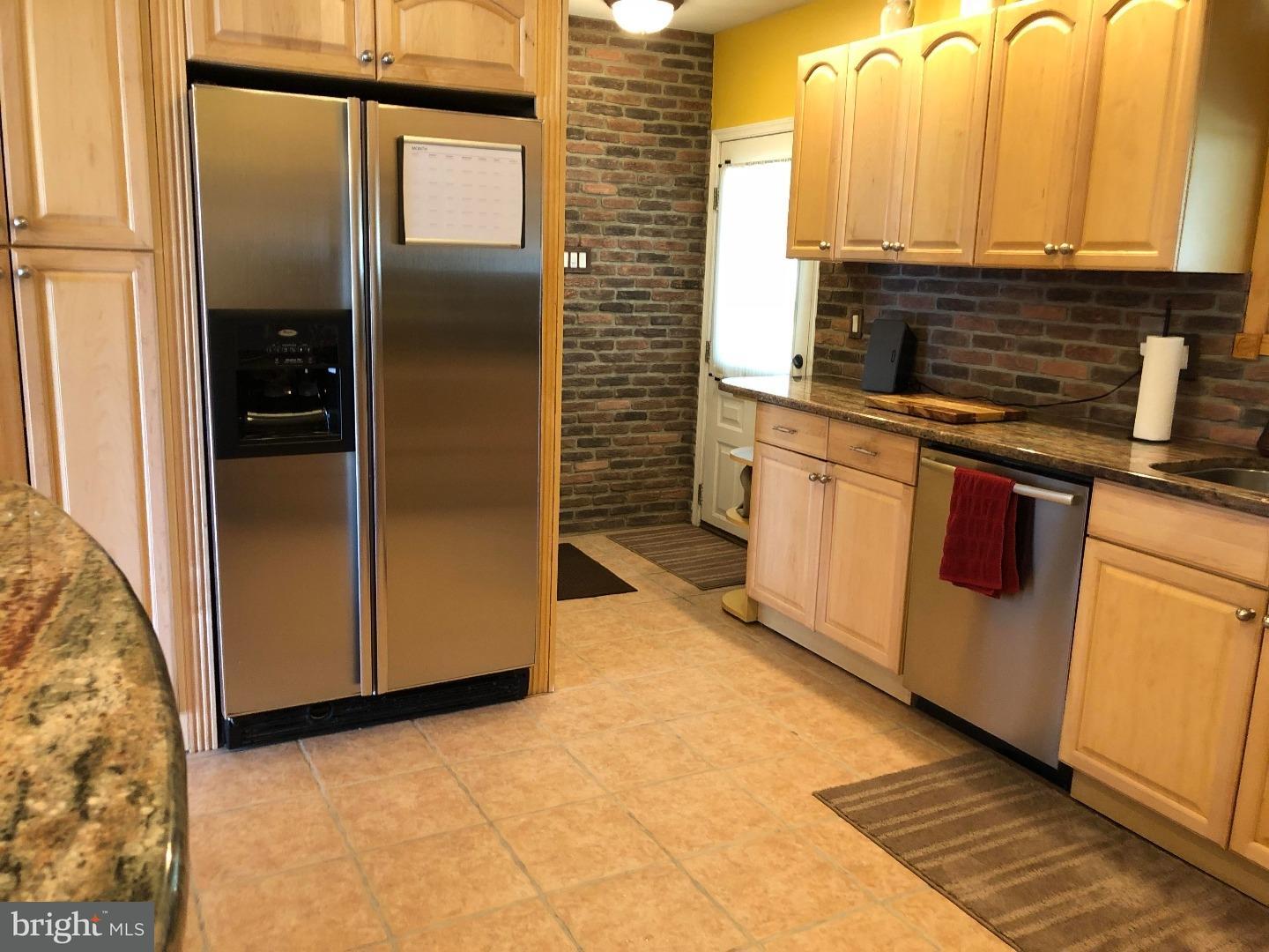 127 Laurel Road Southampton, PA 18966 - Photo 10 of 20 Kitchen