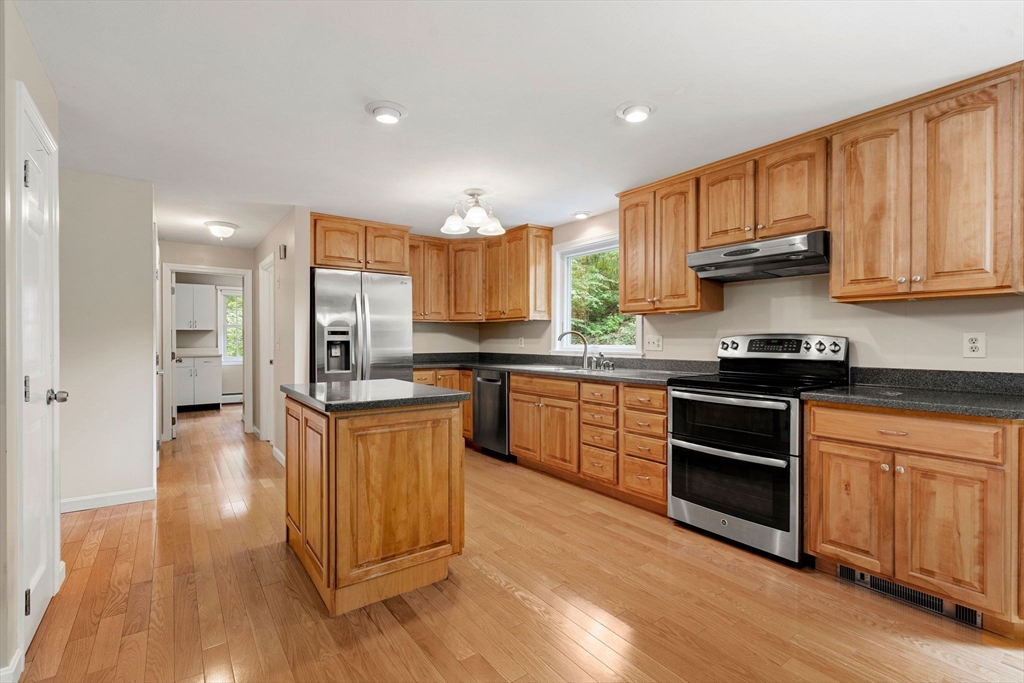 304 Reedy Meadow Road Groton, MA 01450 - Photo 4 of 39 Gallery Image 4