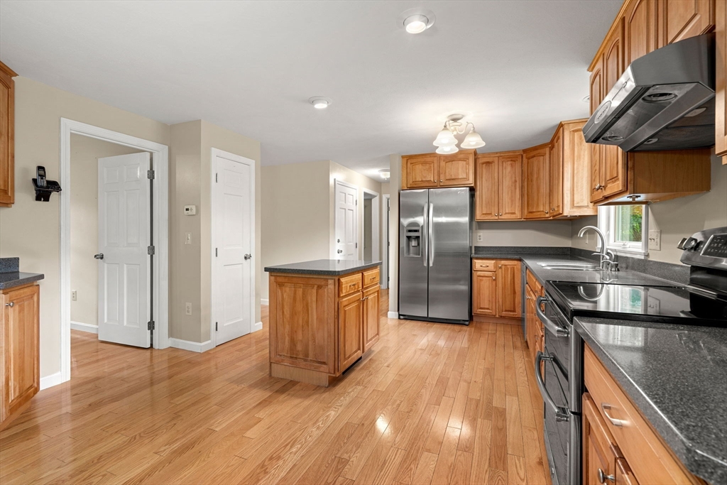 304 Reedy Meadow Road Groton, MA 01450 - Photo 7 of 39 Gallery Image 7