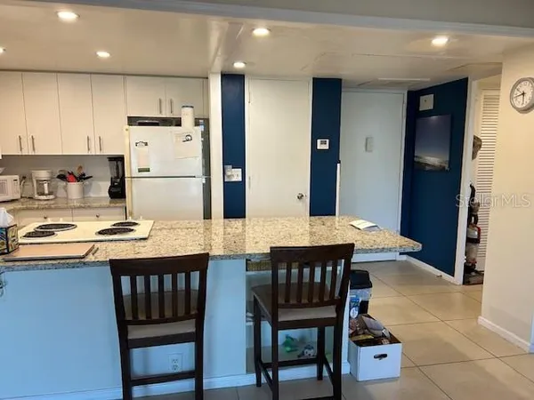 $2,400 | 880 Mandalay Avenue, Unit N204, Clearwater Beach, FL 33767