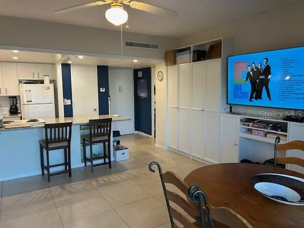 $2,400 | 880 Mandalay Avenue, Unit N204, Clearwater Beach, FL 33767