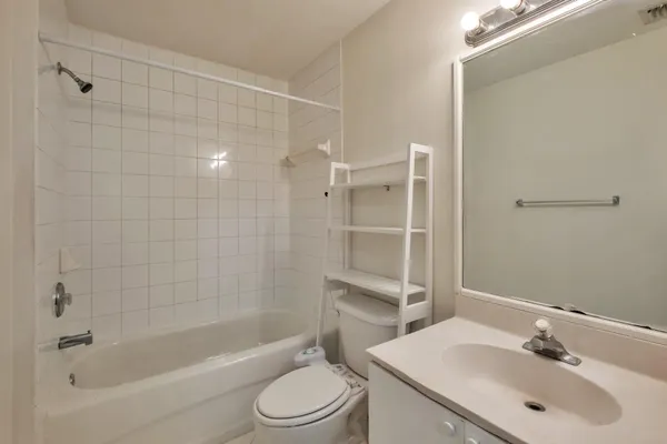 $1,850 | 3504 Briar Bay Boulevard, Unit 205, West Palm Beach, FL 33411