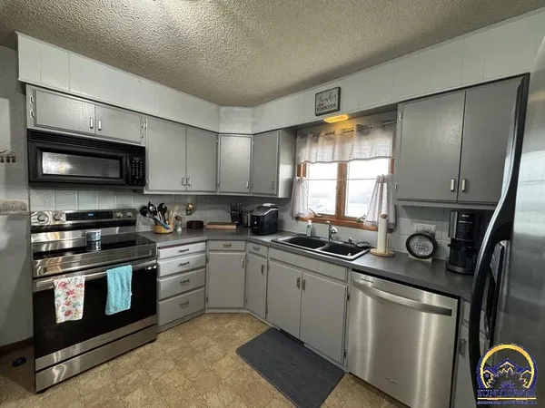 $289,000 | 1004 North 4th Street, Hiawatha, KS 66434