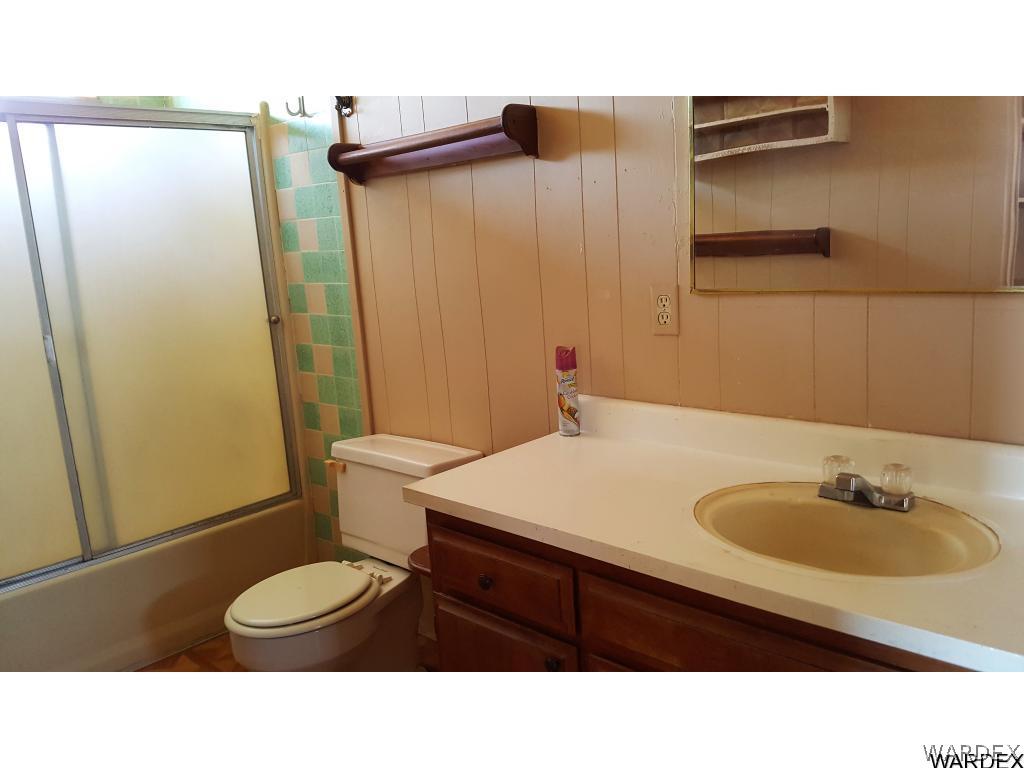 1385 Egar Road Golden Valley, AZ 86413 - Photo 13 of 31 Master bath