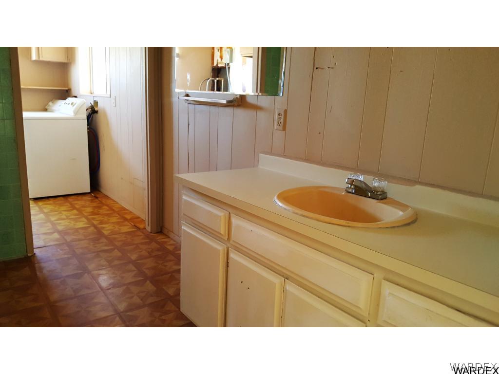 1385 Egar Road Golden Valley, AZ 86413 - Photo 16 of 31 Guest bath has shower only