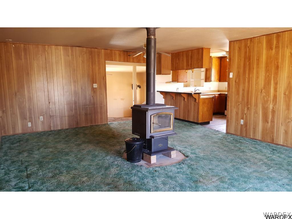 1385 Egar Road Golden Valley, AZ 86413 - Photo 3 of 31 Living room