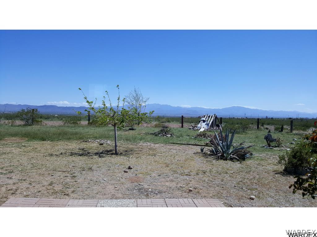 1385 Egar Road Golden Valley, AZ 86413 - Photo 30 of 31 Front yard