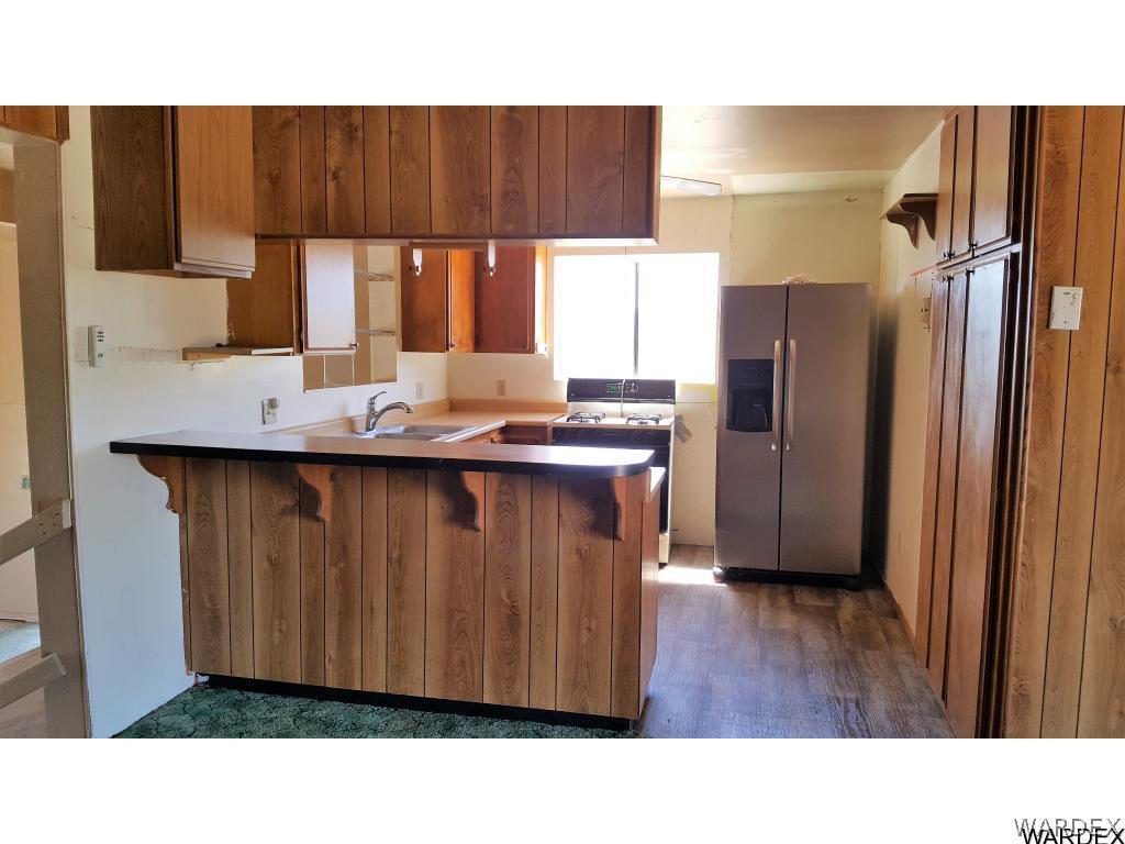1385 Egar Road Golden Valley, AZ 86413 - Photo 6 of 31 Breakfast bar