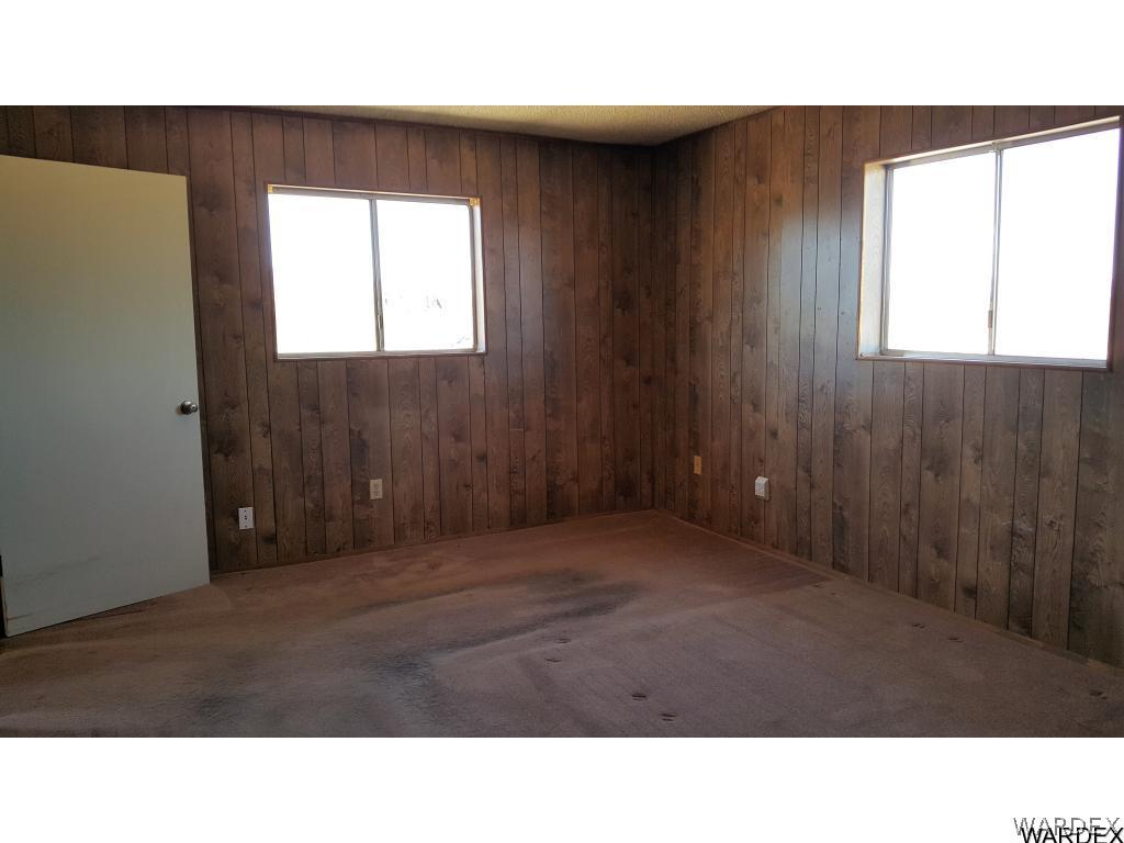 1385 Egar Road Golden Valley, AZ 86413 - Photo 9 of 31 Master bedroom